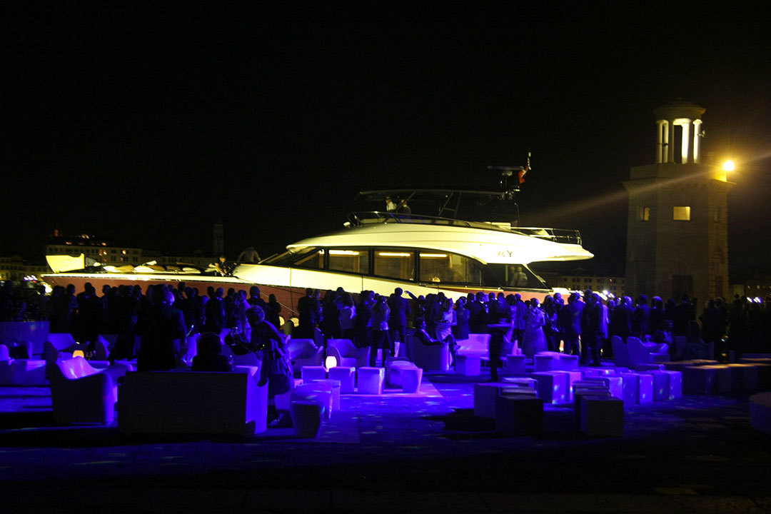 MCY 76 Worldwide Press Première