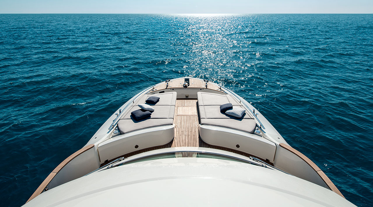 MCY 66 VSION - Bow Lounge