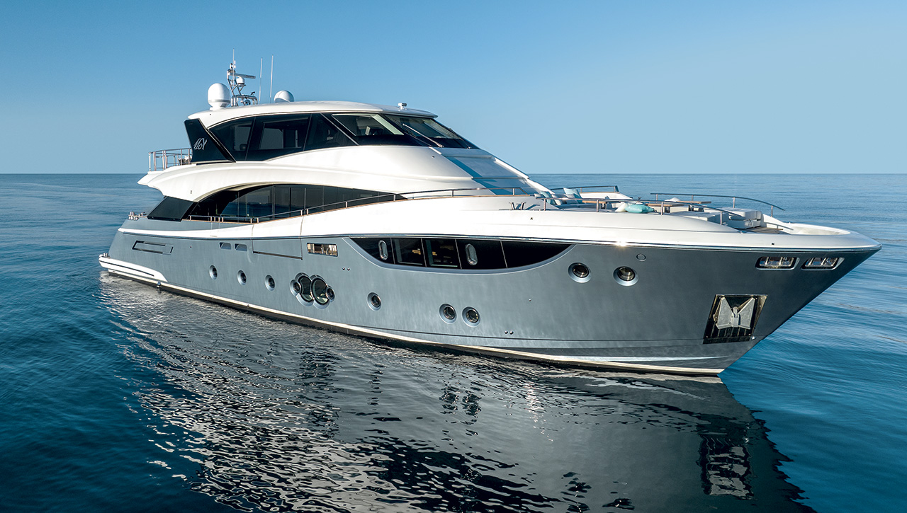 MCY 105 SKYLOUNGE Navigation