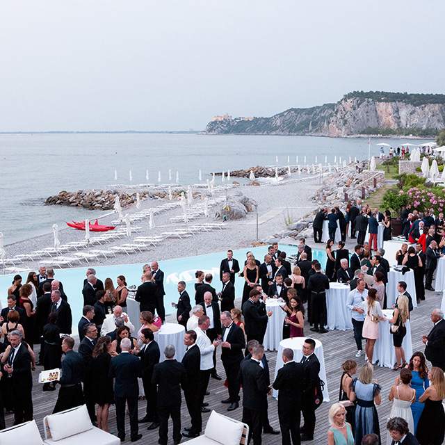 A Tribute to Light: Monte Carlo Yachts presents the new MCY 76