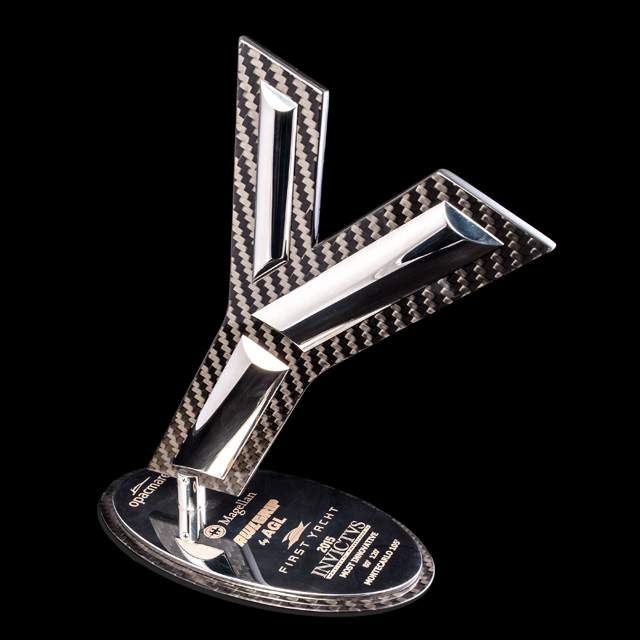 The New MCY 105 receives “Most Innovative” Award  at the Invictus Yachts Trophies in Cannes